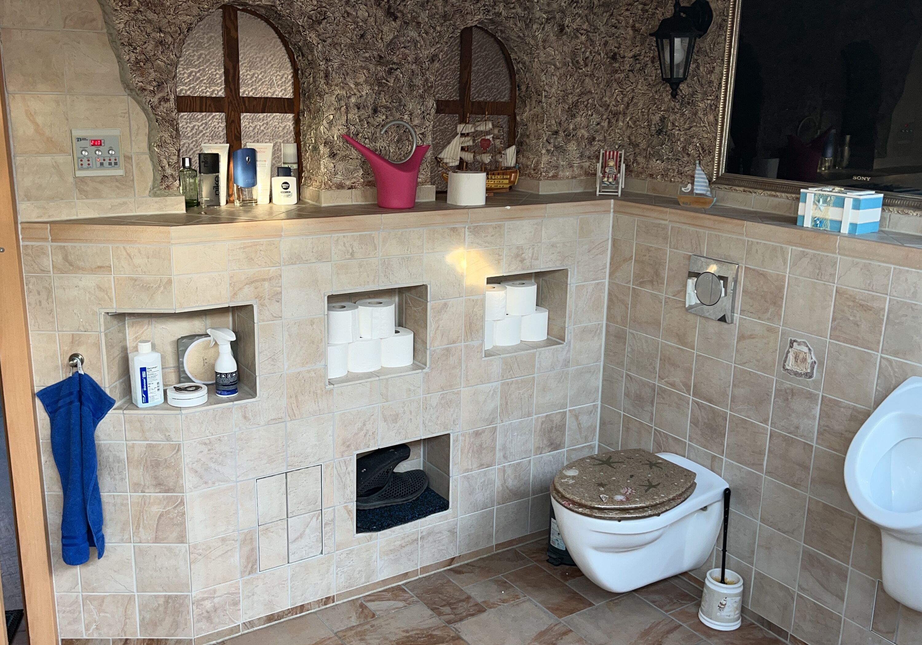 Weitere Ansicht des Badezimmers im Obergeschoss